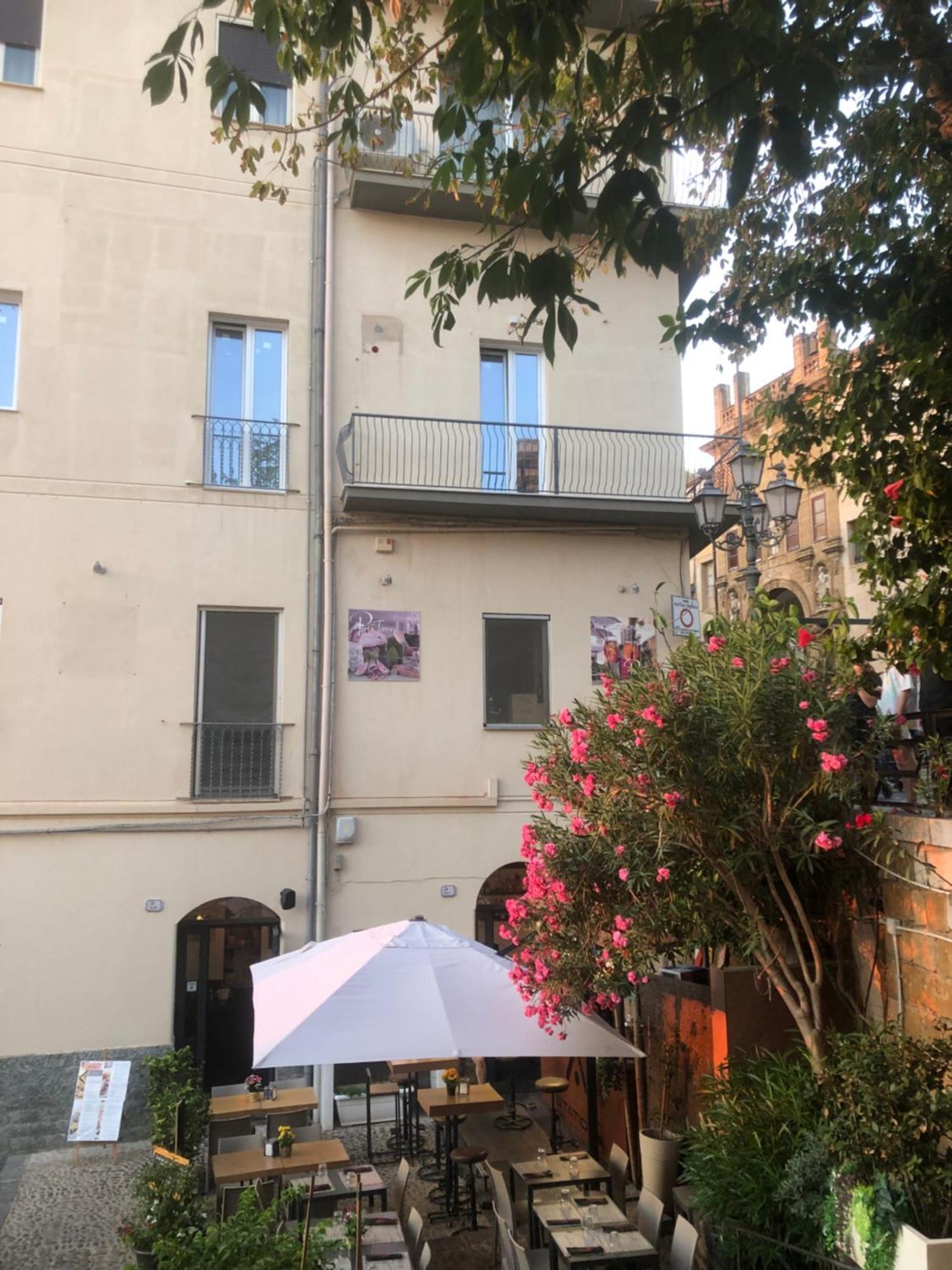 Villa Di Giorgi Apartments Center 切法卢 外观 照片