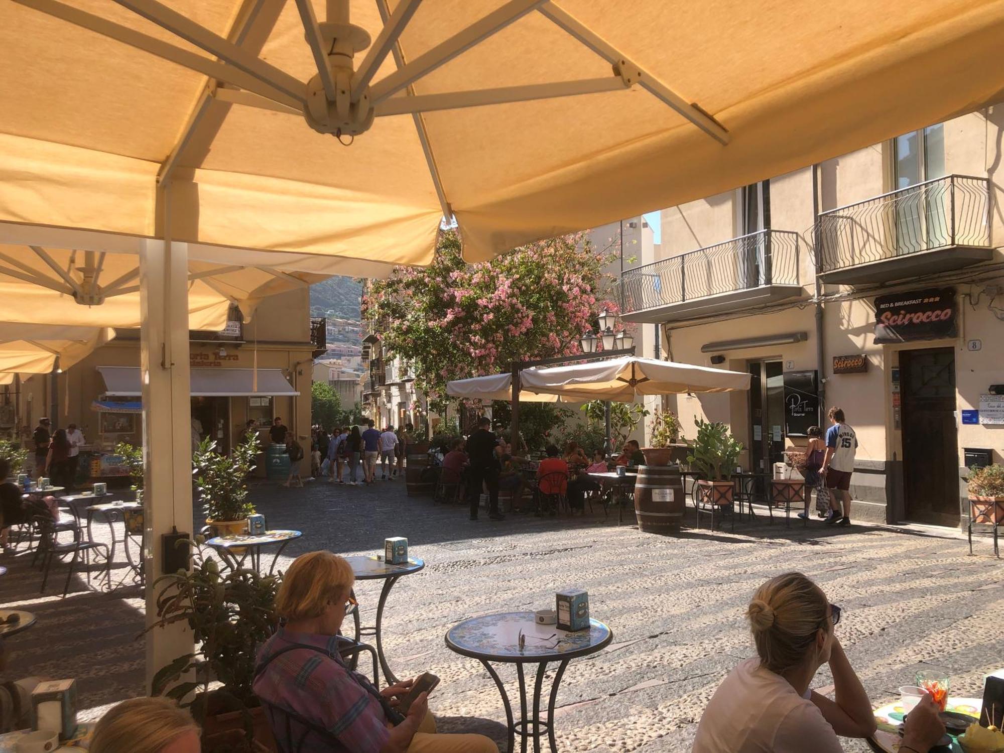 Villa Di Giorgi Apartments Center 切法卢 外观 照片
