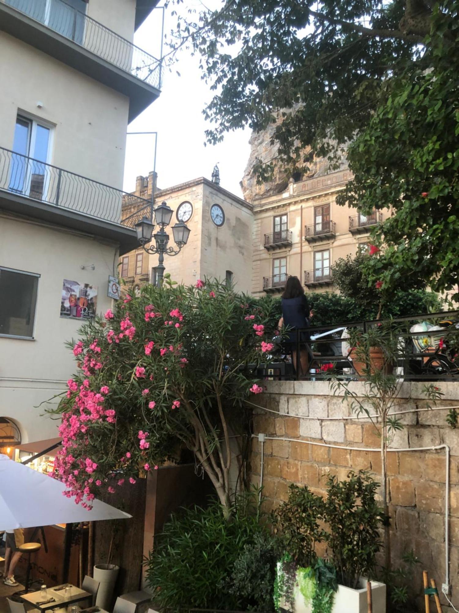 Villa Di Giorgi Apartments Center 切法卢 外观 照片