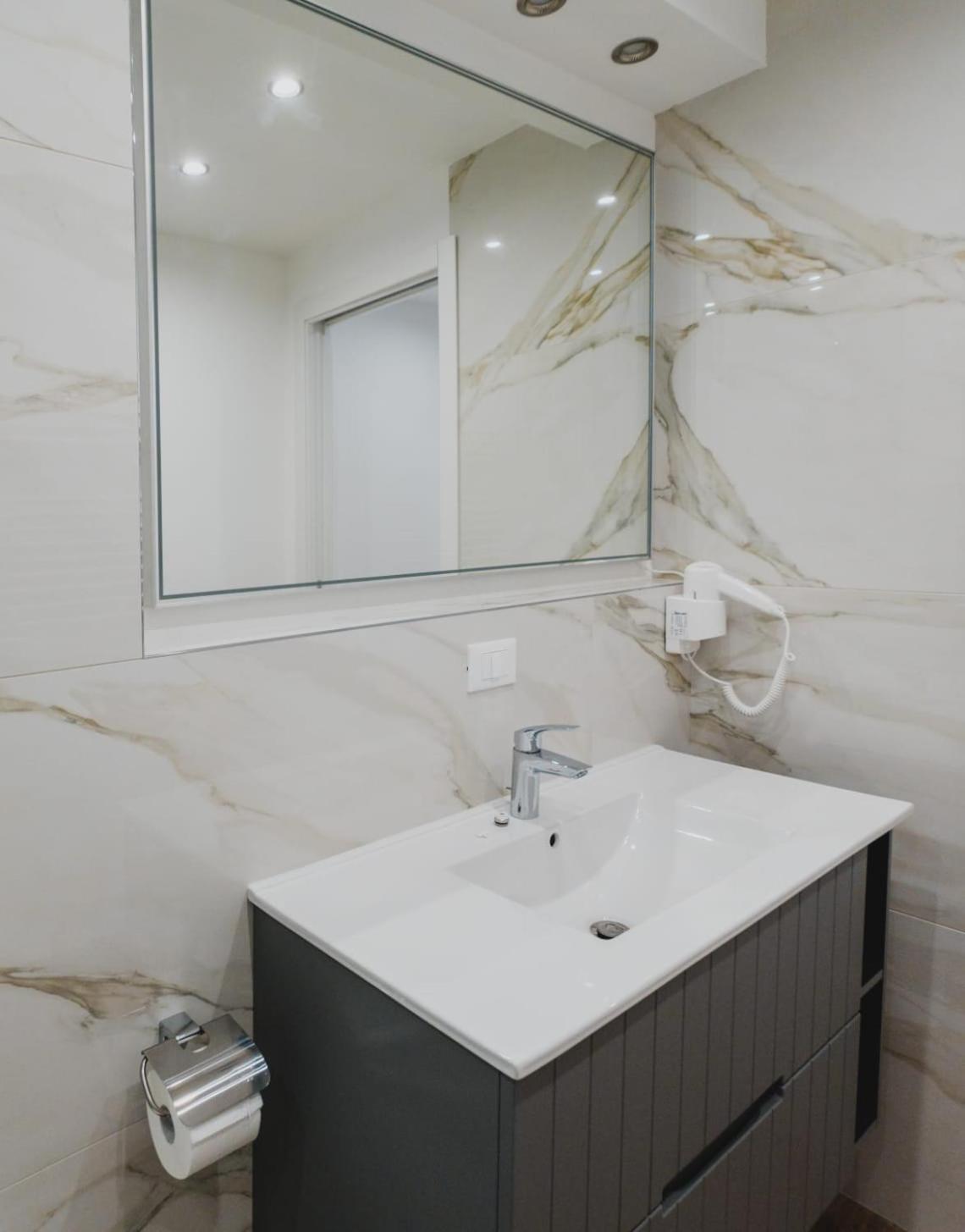 Villa Di Giorgi Apartments Center 切法卢 外观 照片