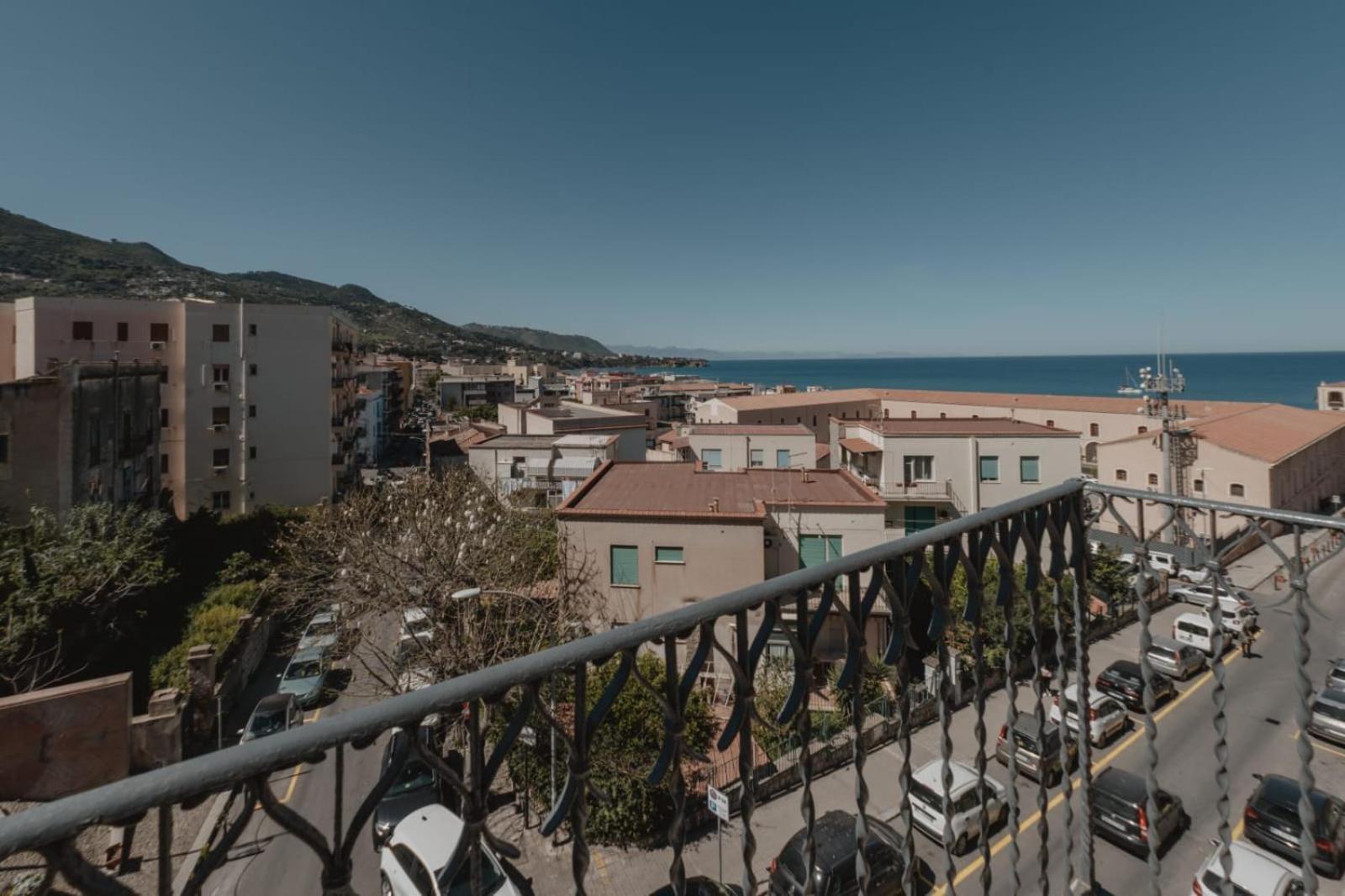 Villa Di Giorgi Apartments Center 切法卢 外观 照片